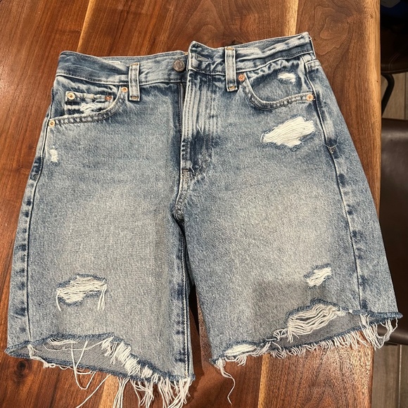 Gap 8 inch Loose Bermuda Shorts - Picture 1 of 3